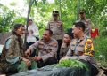 Polri Peduli : Polres Jember Evakuasi Kakek Tuna Wisma dari Hutan Jubung